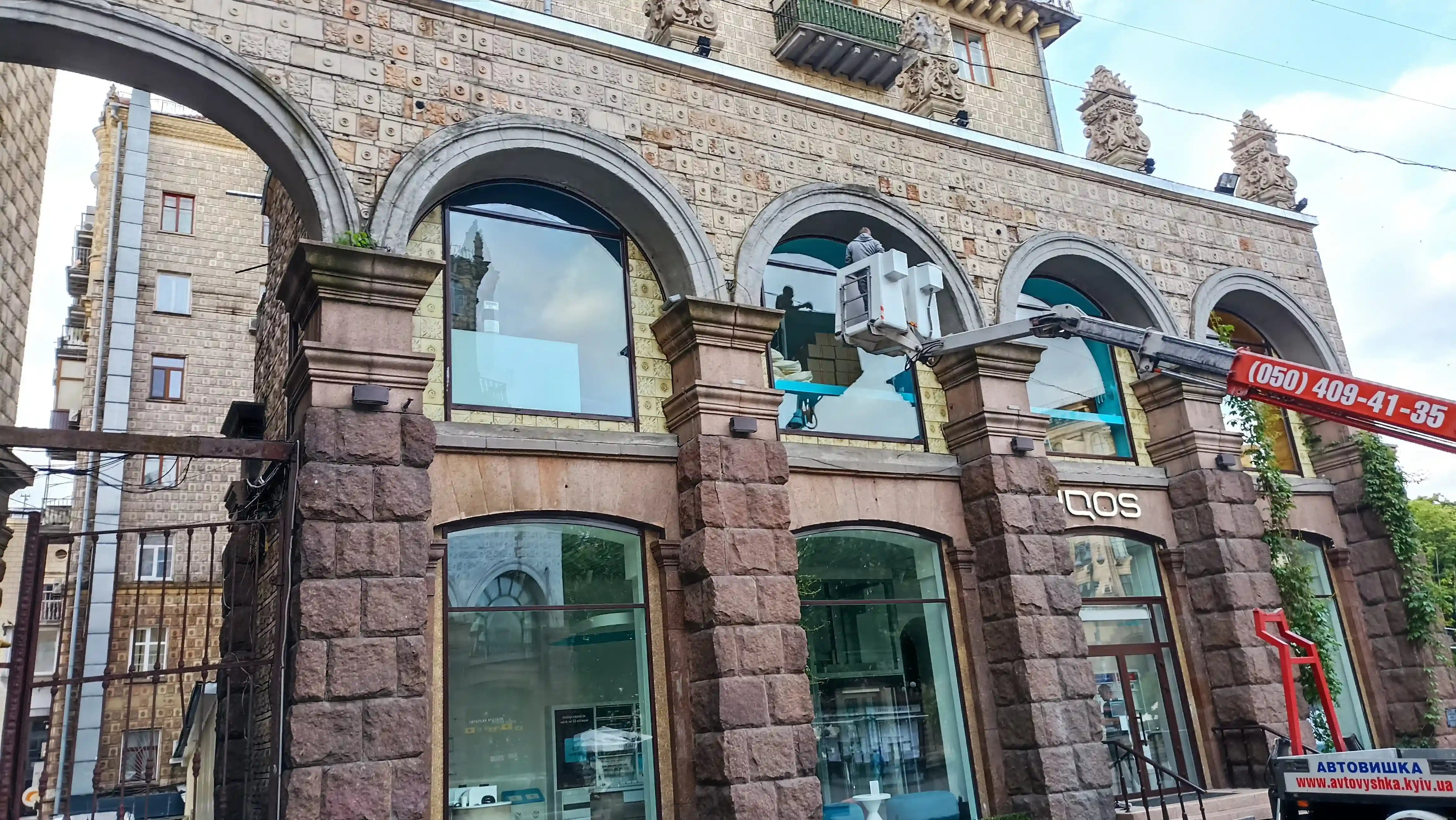 Професійне миття фасадів у Києві